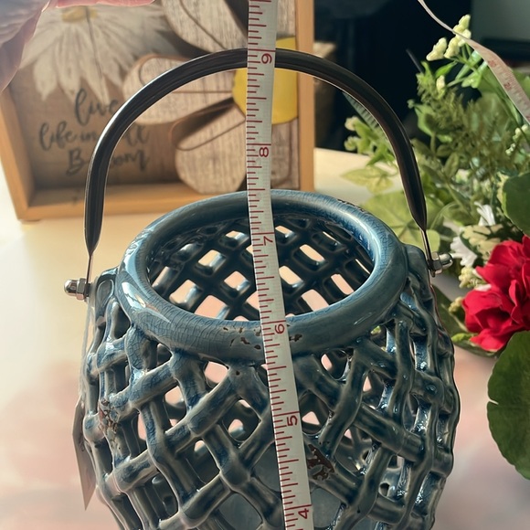 Hanna’s Handiworks Lantern Candle Holder with Handle - Picture 4 of 6